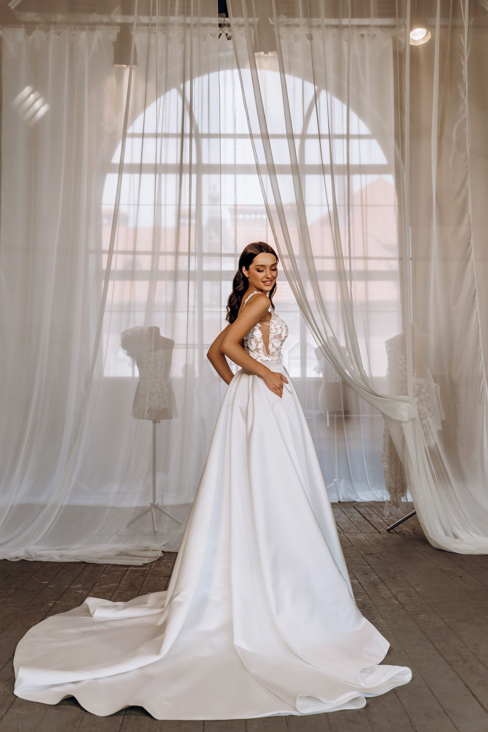 Jennifer wedding dress, side view