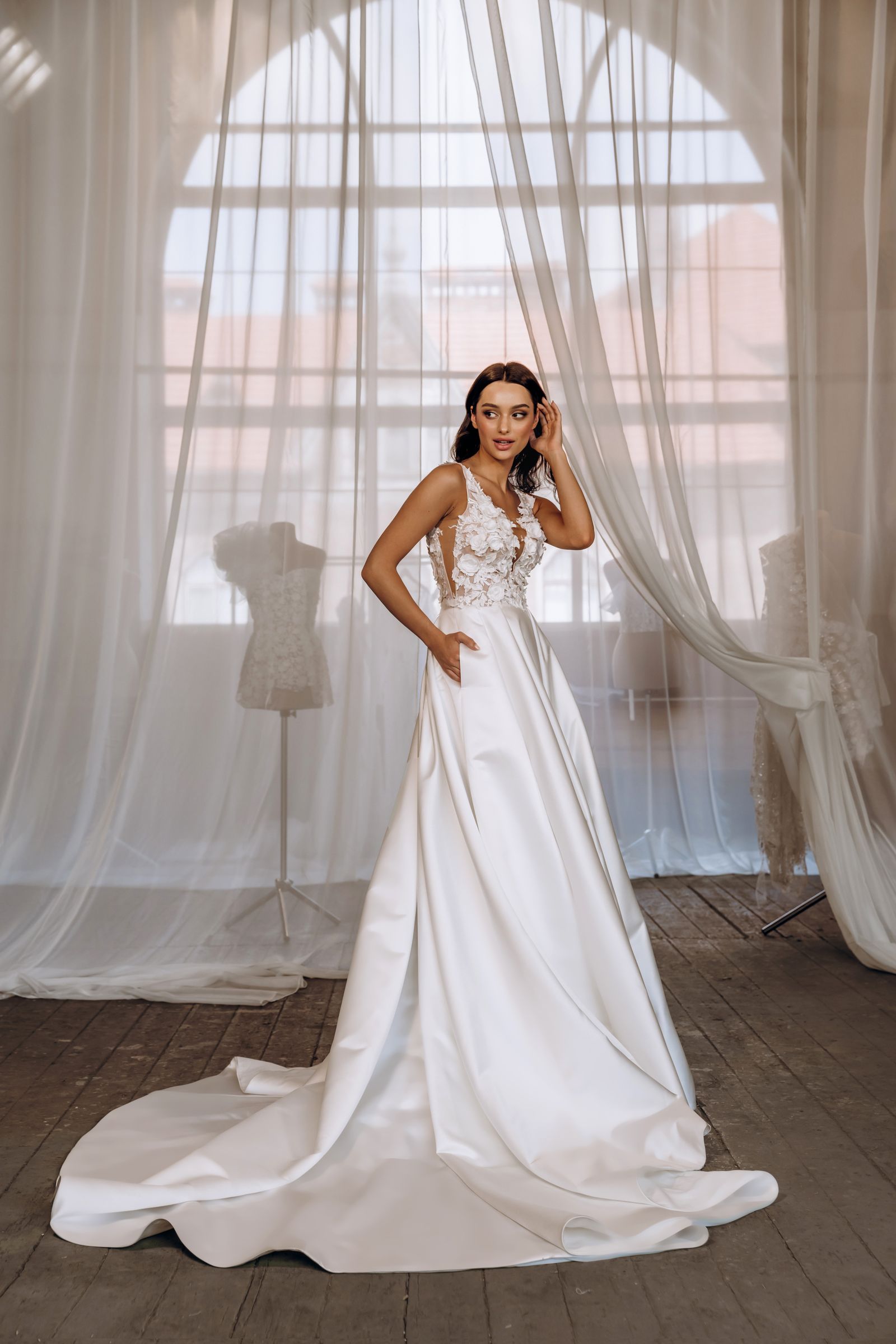 Jennifer wedding dress, side view