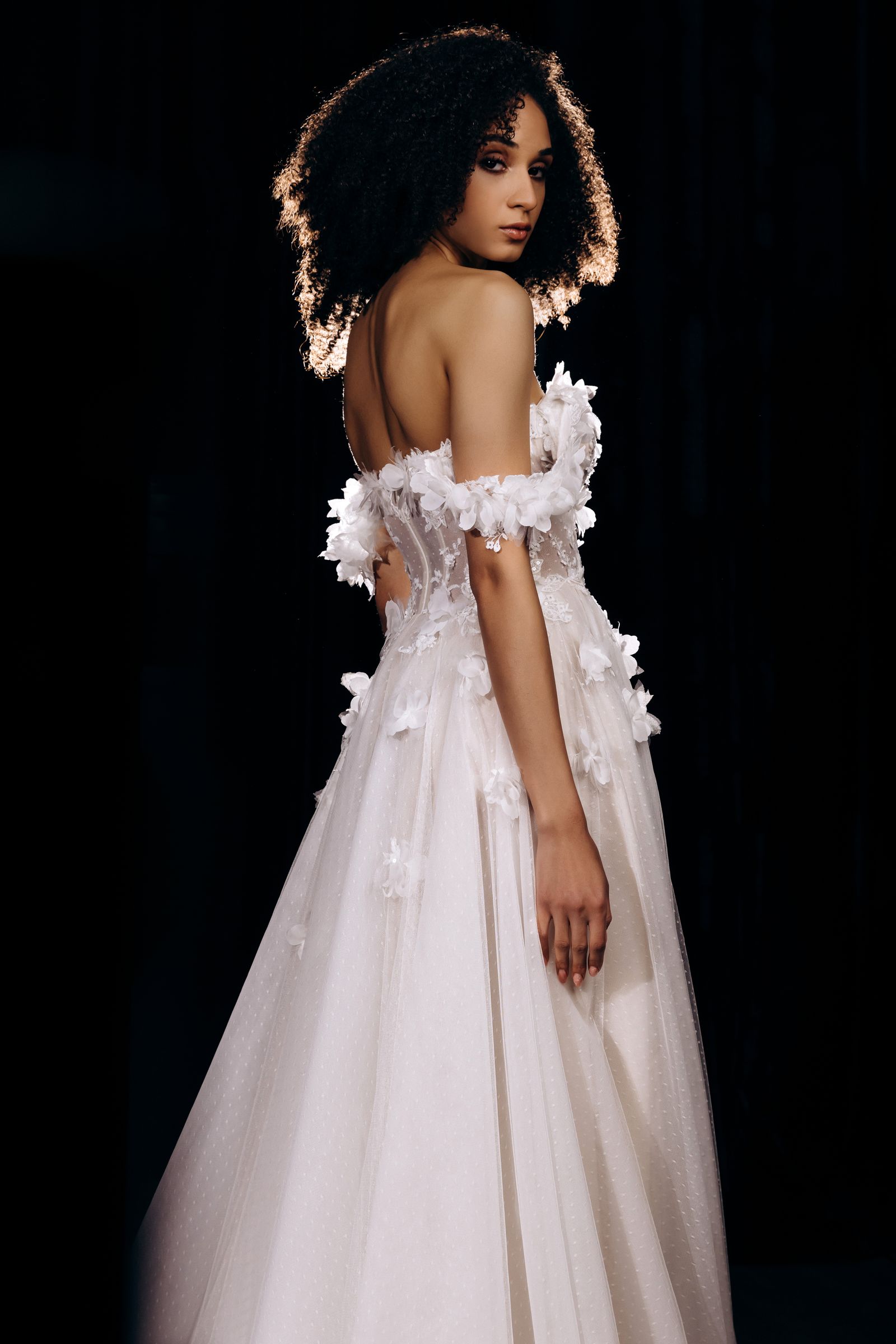 Laura wedding dress, side view