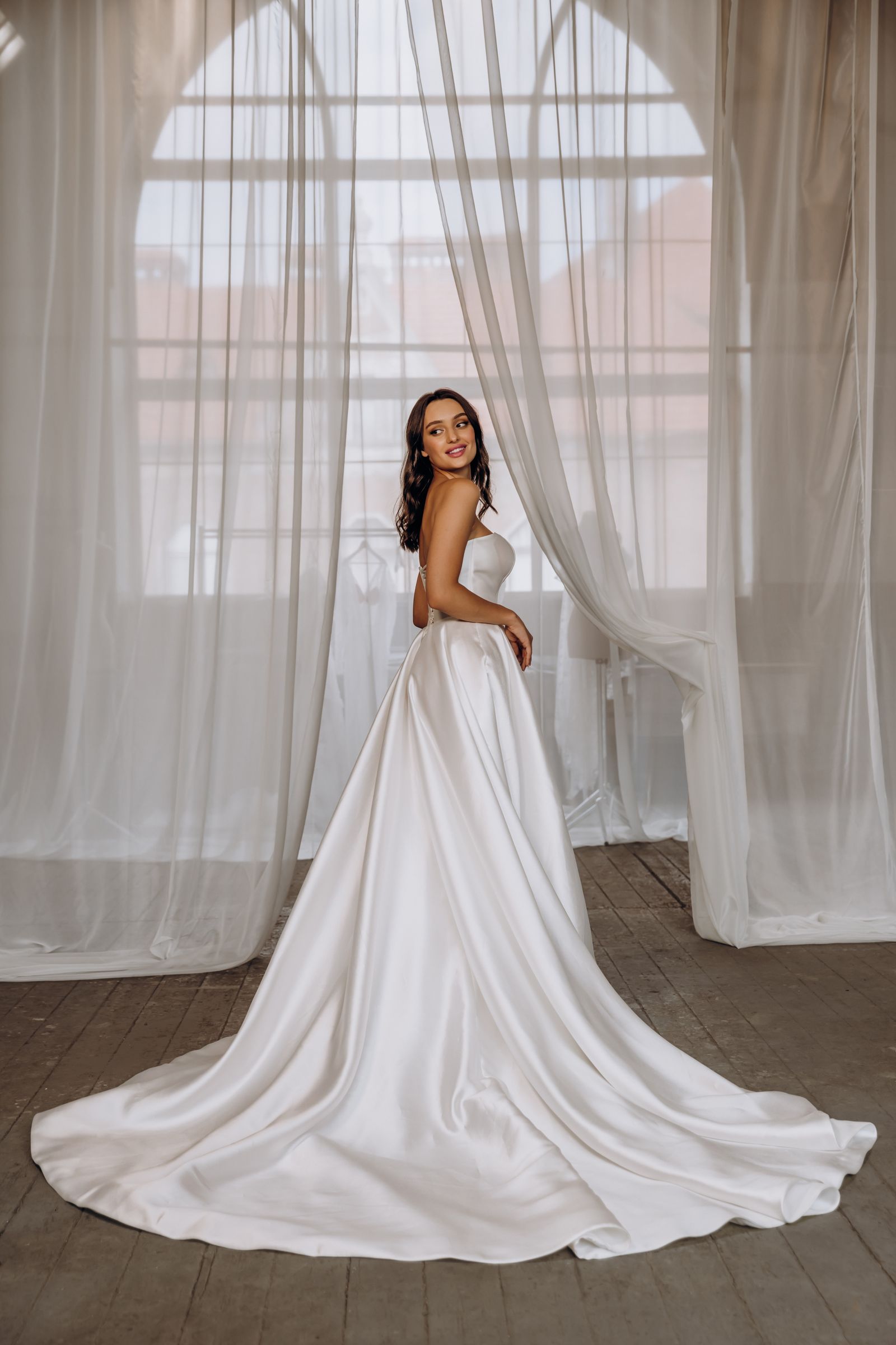 Paula wedding dress, side view